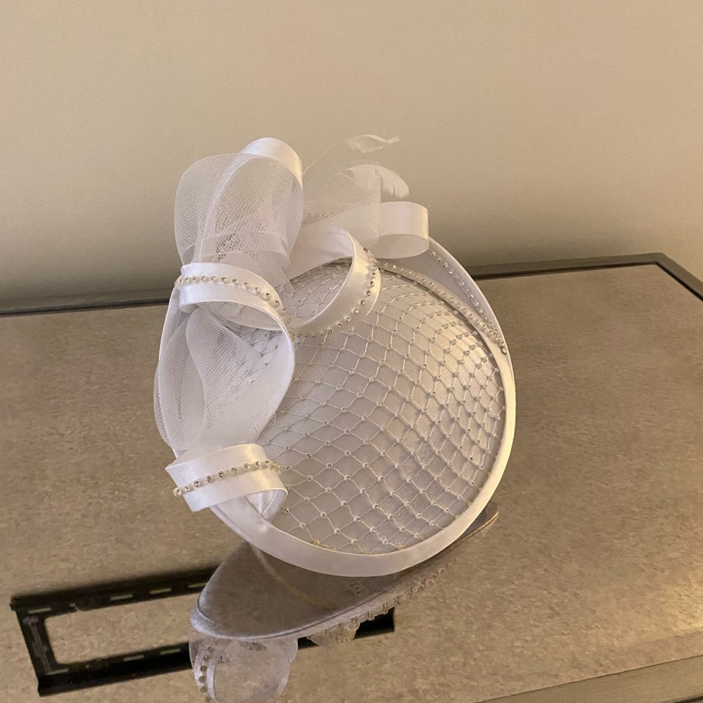 🤍Beautiful White Designer Rhinestone Fascinator (NWT)